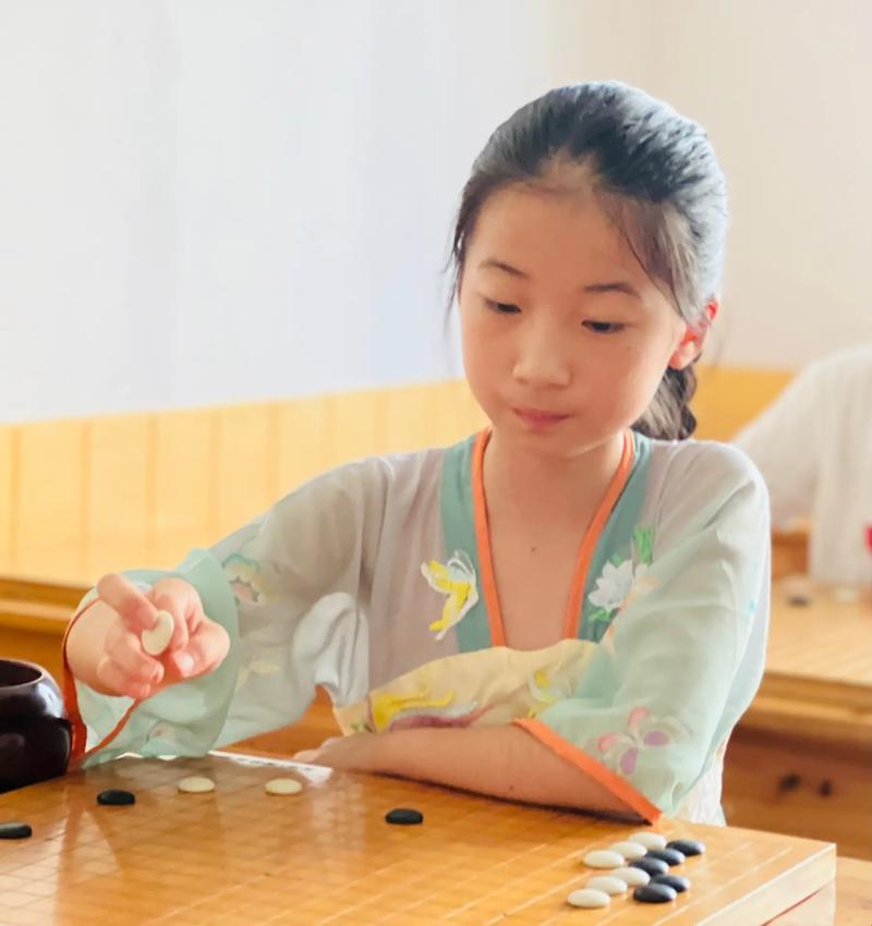 “棋”中女子：笑谈学围棋的女生